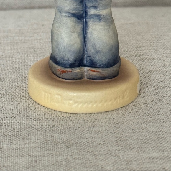 Serenade - Goebel M. I. Hummel Figurine #85 4/0 TMK 6 - Picture 9 of 14